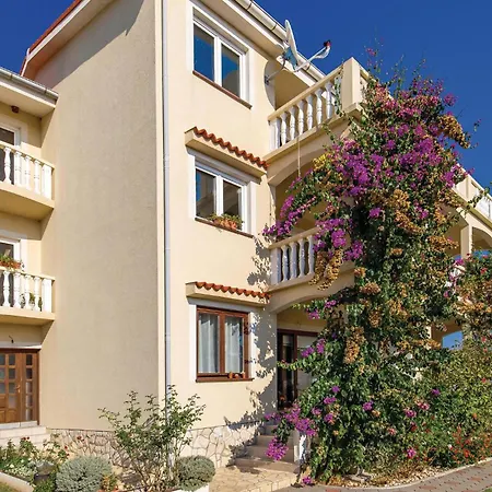 1 Bedroom Pet Friendly In Apartment *