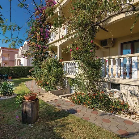 1 Bedroom Pet Friendly In *