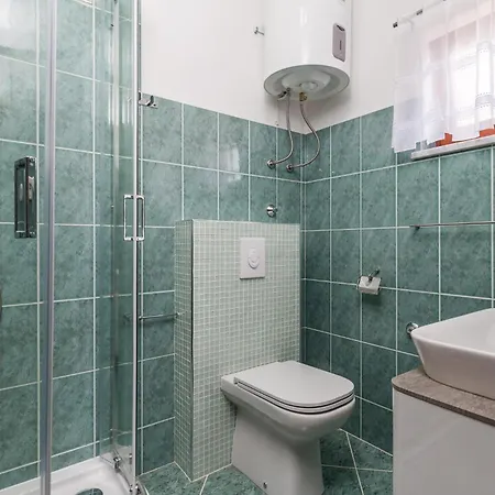 Apartment 1 Bedroom Pet Friendly In Povljana
