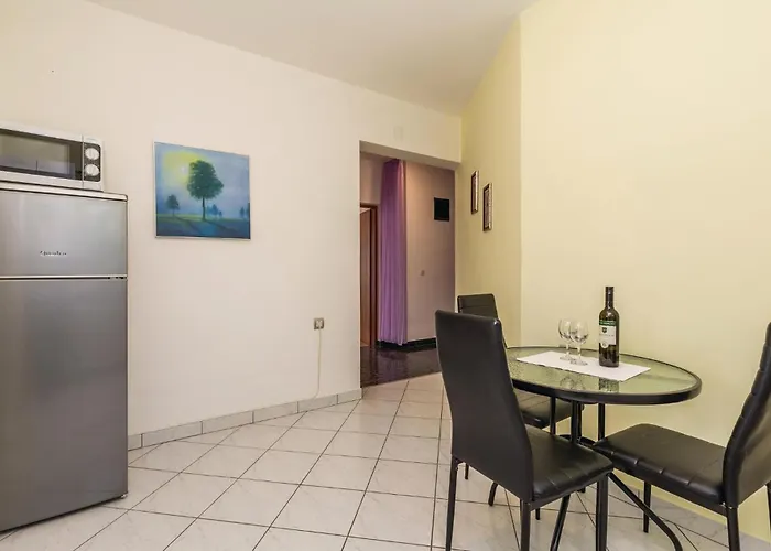 In With Wifi アパート ポヴリャナ
