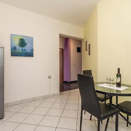 1 Bedroom Pet Friendly In Appartement Povljana
